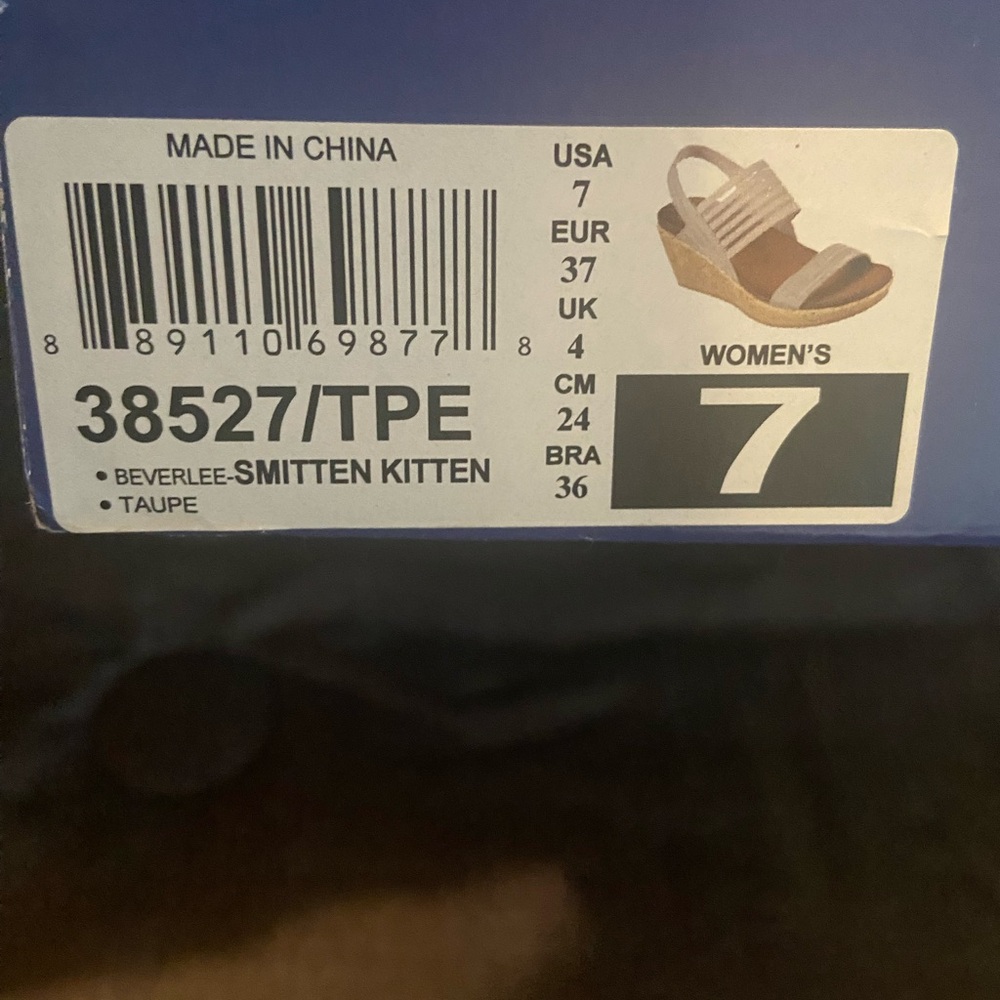 Skechers Women's Tan and Gold Stretch-Strap Wedge Sandals - Picture 7 of 8